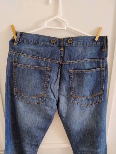 Centrered cotton jeans 34 waist and 34 leg distressed look in excellent condition and new with tags FREE STANDARD POSTAGE INCLUDED