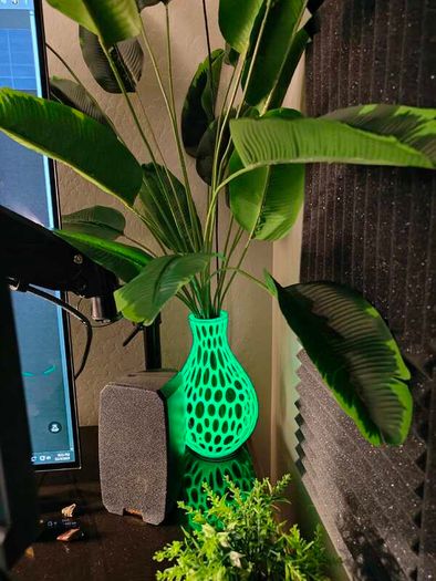 Voronoi style 3D printed decorative vase