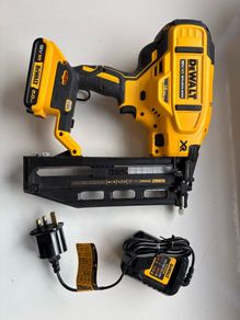 Dewalt 16g 2nd fix straight pinner kit used few times only