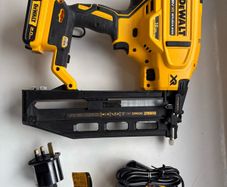 Dewalt 16g 2nd fix straight pinner kit used few times only