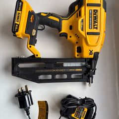 Dewalt 16g 2nd fix straight pinner kit used few times only