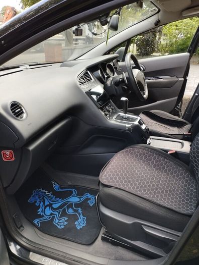 Peugeot 5008 2011