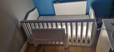 2 in 1 Baby cot / Bed with spring mattress