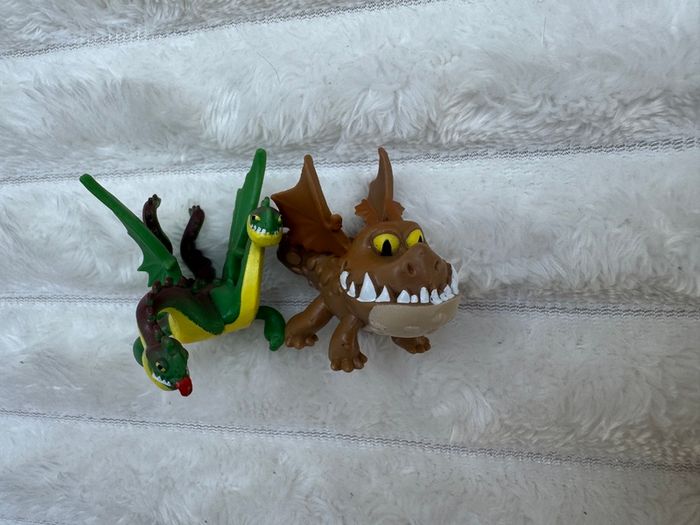 Mystery Dragon Series 1 mini Spin Master Dreamworks Dragons Barf and Belch and Meatlug  approx. 5 cm. damaged boxes Please see photos