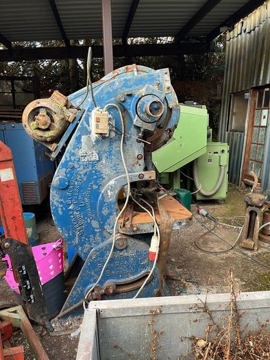 Pillar drill