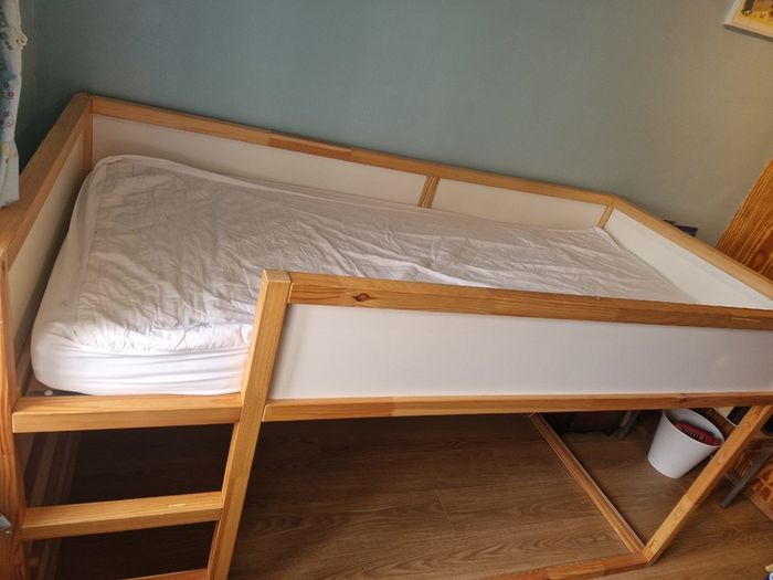 Mid sleeper