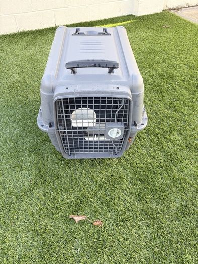 Dog carrier/crate