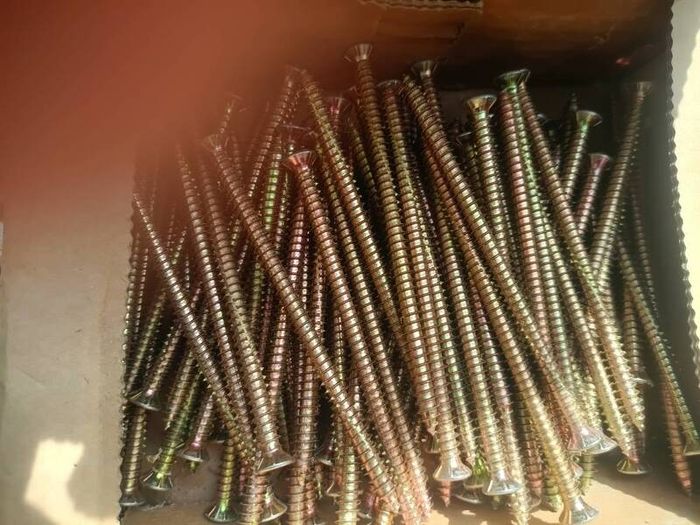 Concrete screws