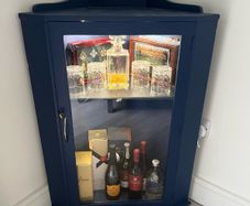 Corner Unit/Display Cabinet