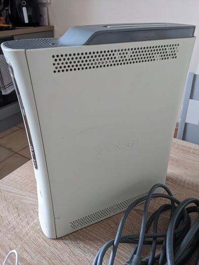 Xbox 360 console with controller
