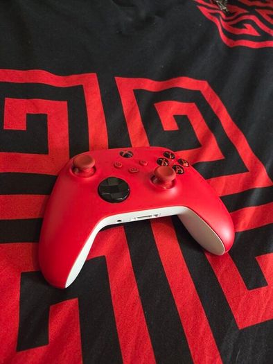 Xbox Series X and Pulse Red Controller and XB One Controller