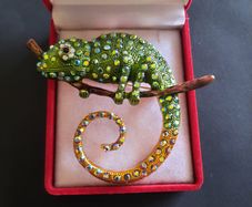 Chameleon Brooch Sparkling Crystals Diamante Lizard Chameleon Pin Lapel Badge Reptile Jewellery