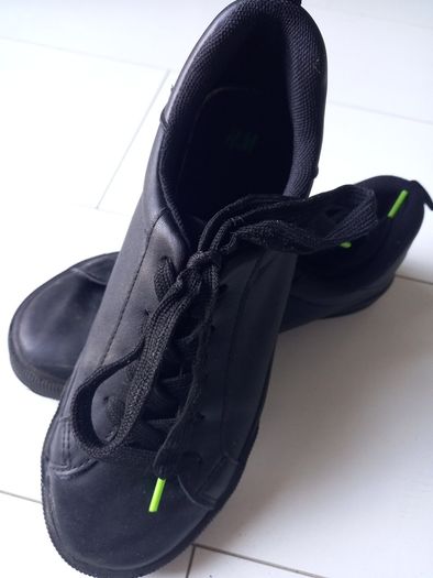 Girls trainers