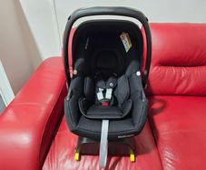 Maxi-Cosi CabrioFix i-Size Car Seat + ISOFIX Base