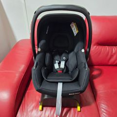 Maxi-Cosi CabrioFix i-Size Car Seat + ISOFIX Base