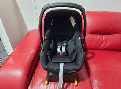 Maxi-Cosi CabrioFix i-Size Car Seat + ISOFIX Base