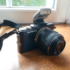 Olympus PEN Lite E-PL5 Mirrorless Camera + 14-42mm Lens Kit & Accessories