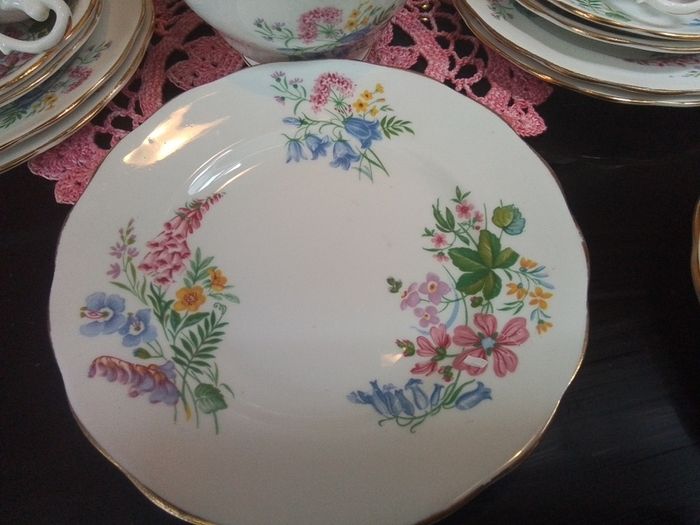 21 Piece Fine Bone China