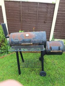 Charcoal barbeque