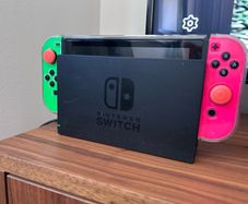 Nintendo Switch (1st Gen) - Original Box, Case & Travel Bag