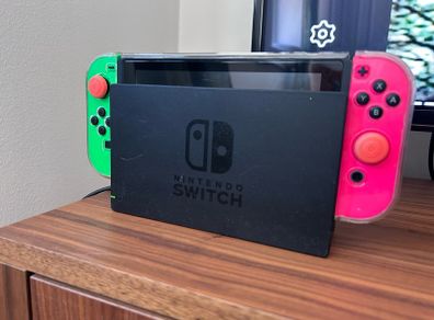 Nintendo Switch (1st Gen) - Original Box, Case & Travel Bag