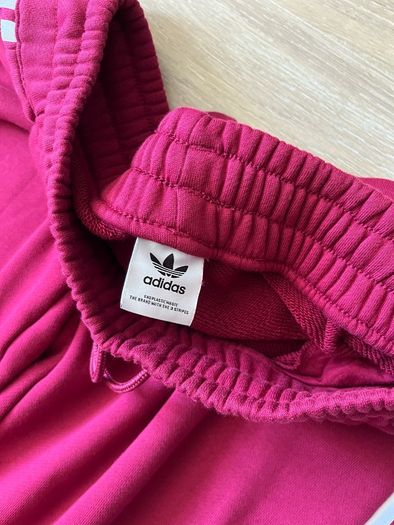 adidas sweatpants (S)