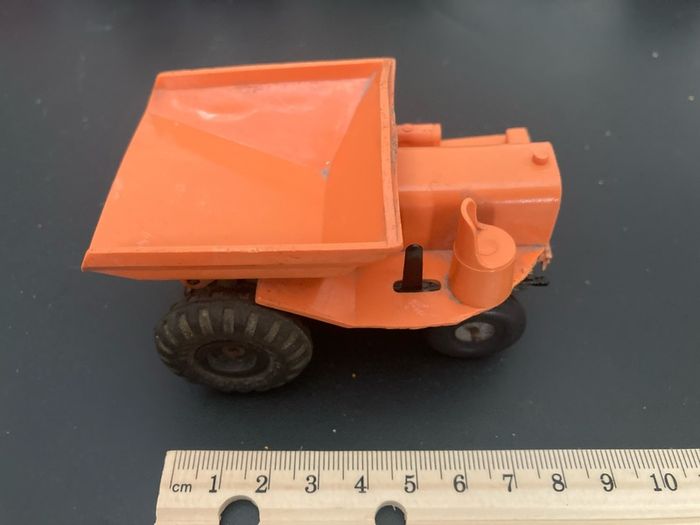 Triang Minic. Clockwork quarry dumpster. Plastic. Rare
