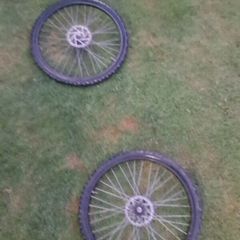 bike wheels 26 inch with disk break attached and rail for wheel