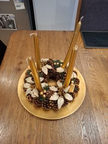 Christmas gold coloured table centre piece