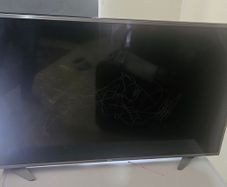 LG Tv 49"Broken