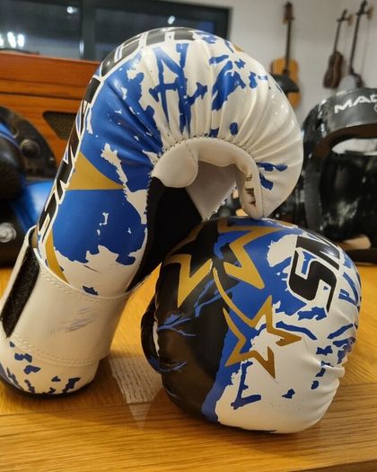 Smack kickboxing gloves size S postage included