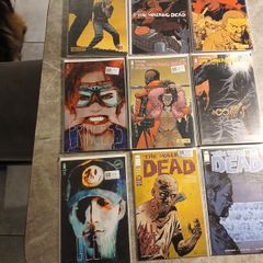 Walking Dead comic bundles/joblots 15 comics including a Adlard signed issue variants plus keys.