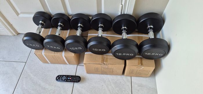3xbrand new sets of dumbbells