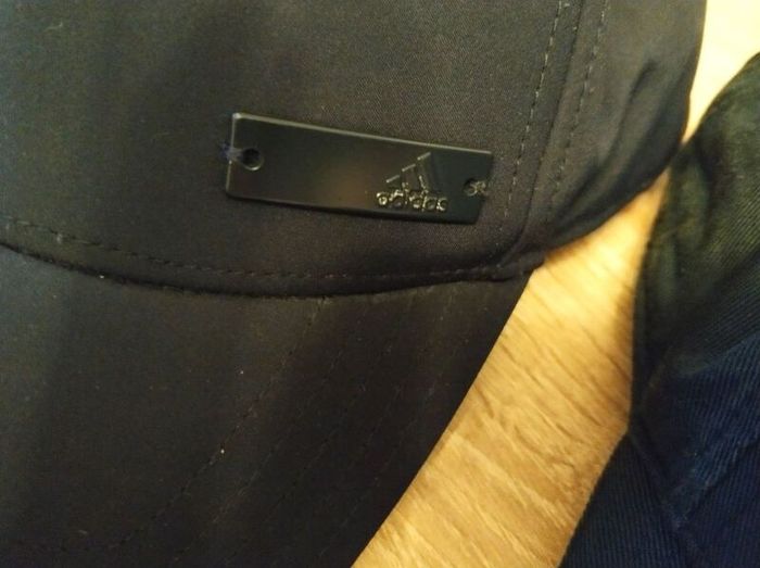 2 men's caps