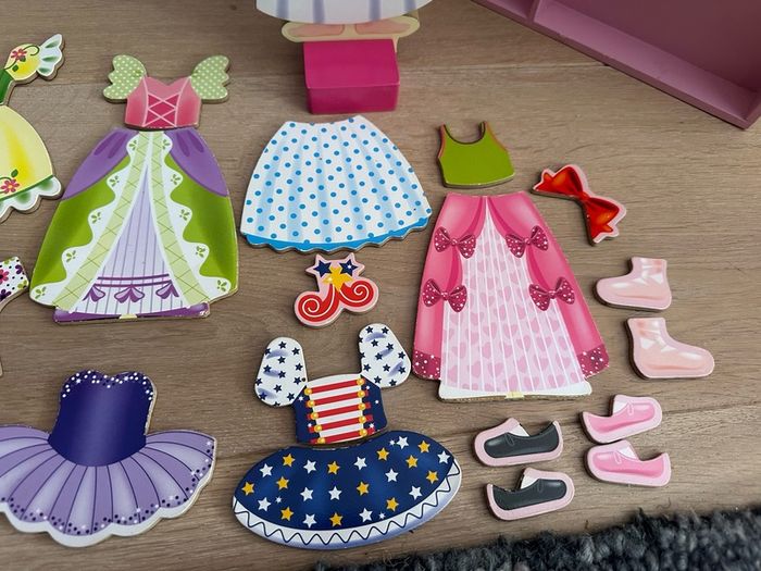 Melissa and Doug Dress doll magnetic