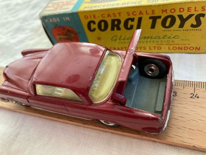 Corgi 230. Mercedes 220SE . 2 door coupe. 1962/64. Boxed. Excellent condition. Rare model.