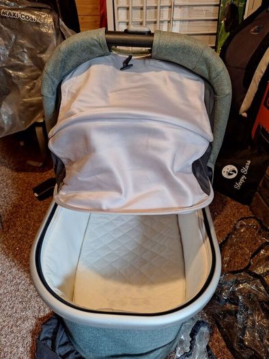 Uppababy Basinette, rain/mosquito over, mattress,