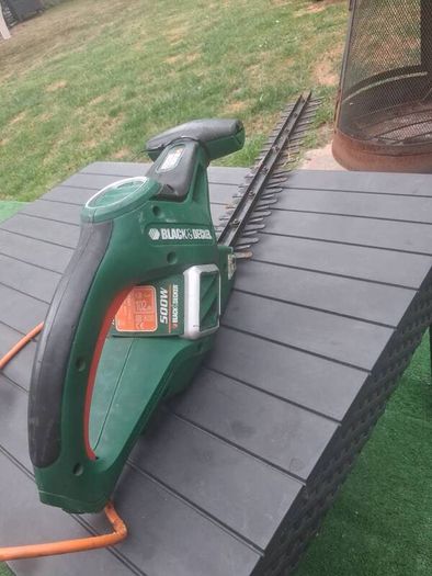 PowerToolsBlack+Decker 500W electric hedge trimmer in