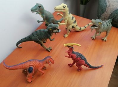 6 Dinosaur Toys