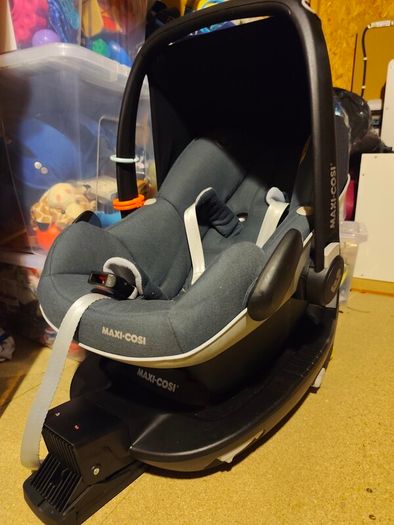 Maxi Cosi Pebble Plus Car Seat with Isofix