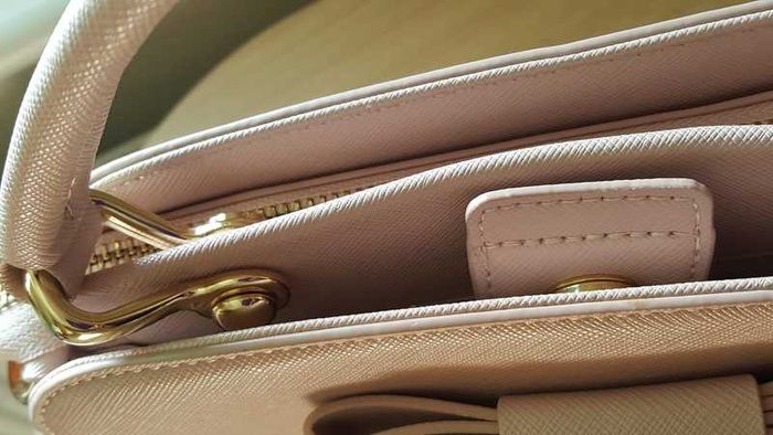 Samantha Vega cross body