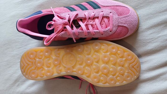 Adidas Originals Gazelle indoor trainers Pink & Black
