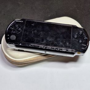 PSP Console with case For parts and repair