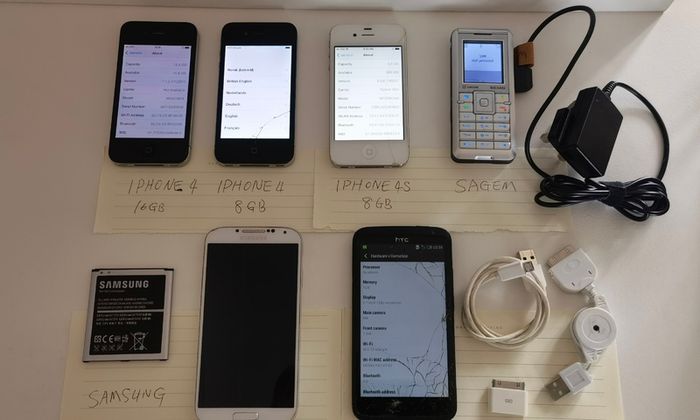 A Bundle Sale of 8 Mobile Phones