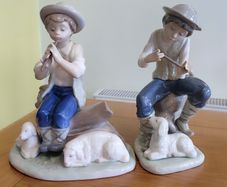 2 Nao figurines