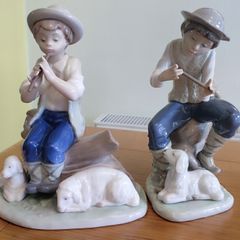2 Nao figurines