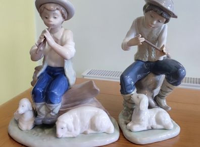 2 Nao figurines