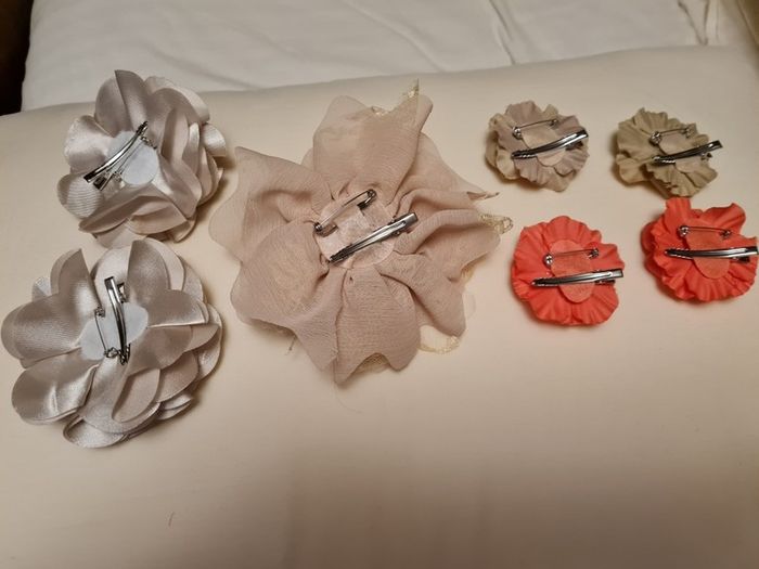 Fashion accessories .