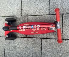 Maxi Micro scooter Foldable LED: Red