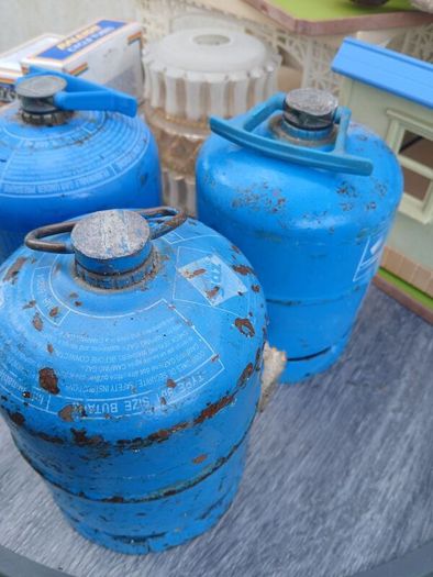 2 Camping Gaz 907 Cylinder